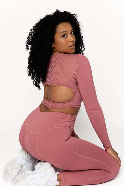 High waisted smoothie pink gym leggings, wide supportive waistband. Detailing seams down the front and back of the legs, compressive flattering fit. ⅞ leg length  